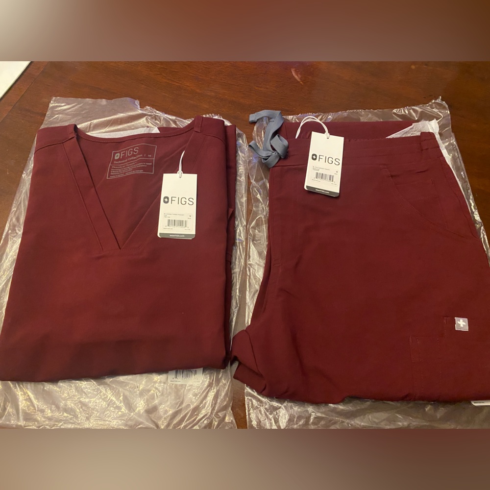 Brand new in package Women’s FIGS Scrub Set M Burgundy